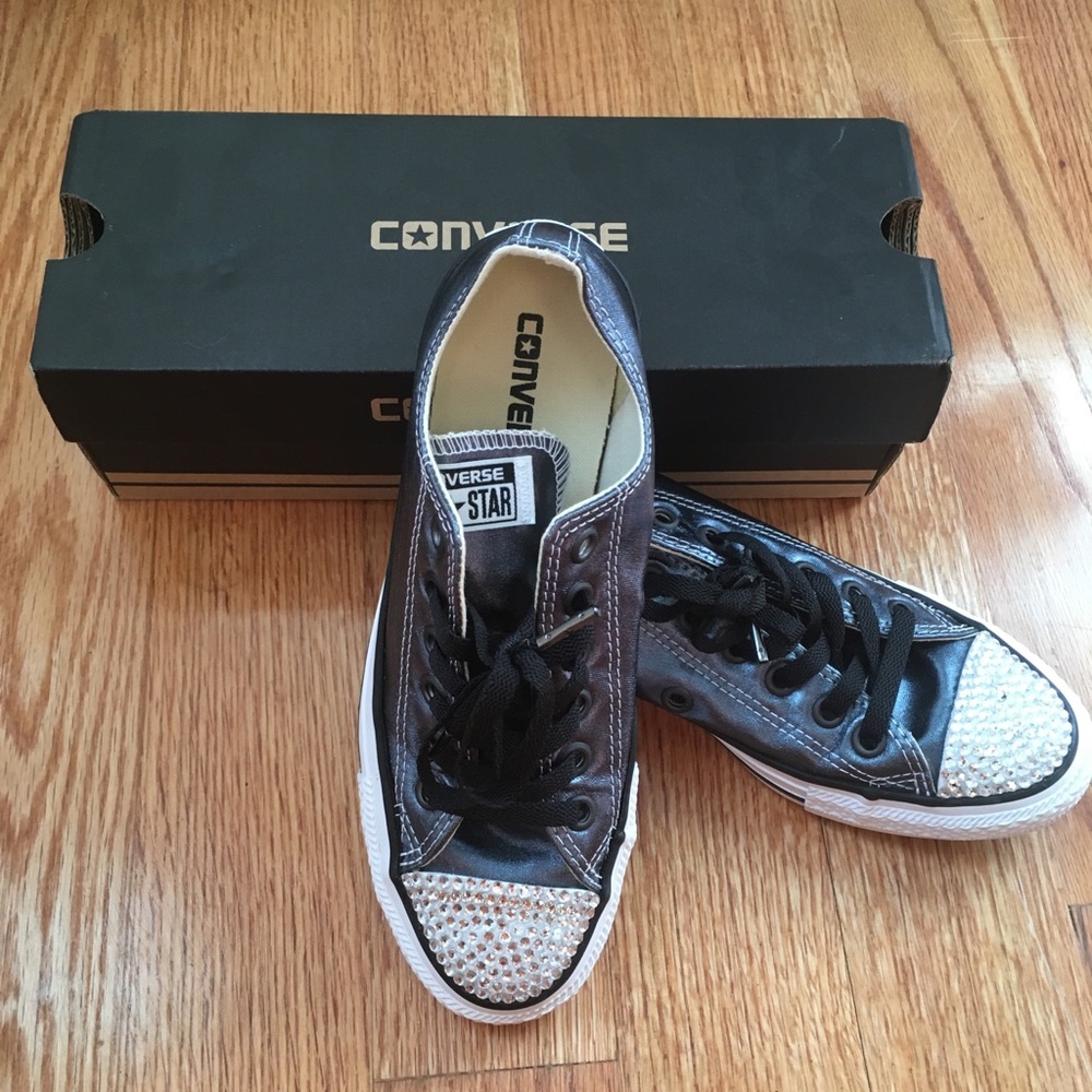 Converse low top rhinestone sneaker, women’s 7